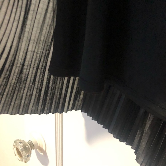 Gold and Black pleated metallic skirt - Picture 7 of 7